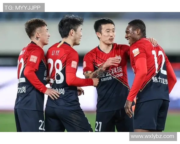 恒大以3-1击败深圳佳兆业，取得连胜，升至中超积分榜第一名