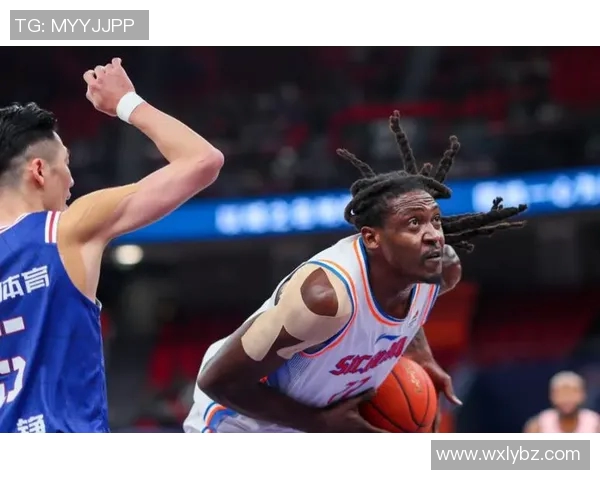 奥贝克帕在CBA联赛中连续两场表现抢眼,成为球队得力助手 奥贝克帕在CBA联赛中连续两场表现抢眼,成为球队得力助手