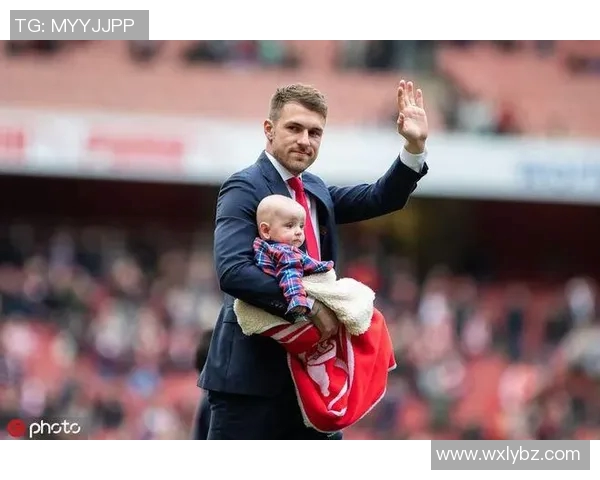 拉姆塞在曼联训练基地被墨西哥球迷围堵，意外事件背后的深情故事